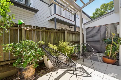 Property photo of 2/21 Brookfield Road Kedron QLD 4031
