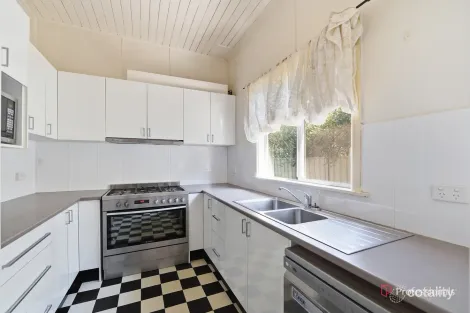 Property photo of 90 Jeffrey Street Armidale NSW 2350