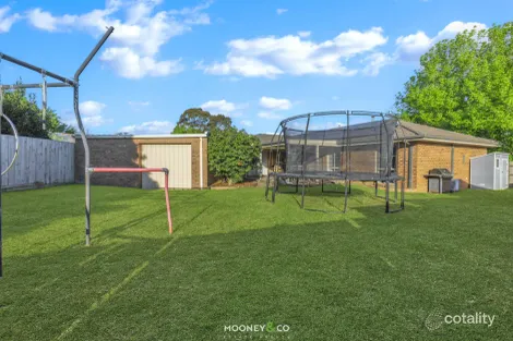 2 NORWOOD CT, CRANBOURNE, VIC 3977