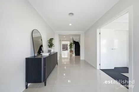 Property photo of 7 Roundhay Crescent Point Cook VIC 3030
