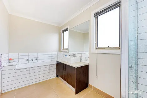 Property photo of 1/8 Pranom Close Roxburgh Park VIC 3064