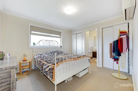 Property photo of 1/8 Pranom Close Roxburgh Park VIC 3064
