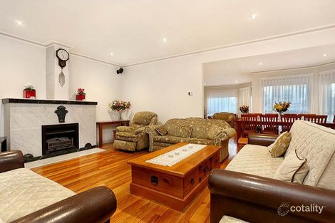 Property photo of 33 Douglas Mawson Drive Roxburgh Park VIC 3064