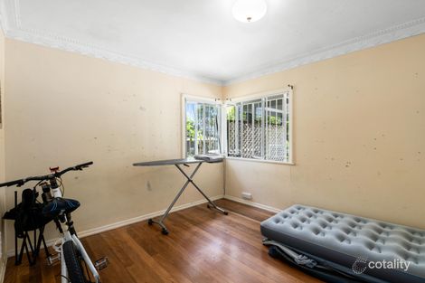 Property photo of 28 Eric Road Holland Park QLD 4121