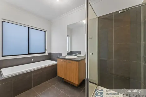 Property photo of 11 Bluebell Way Keysborough VIC 3173