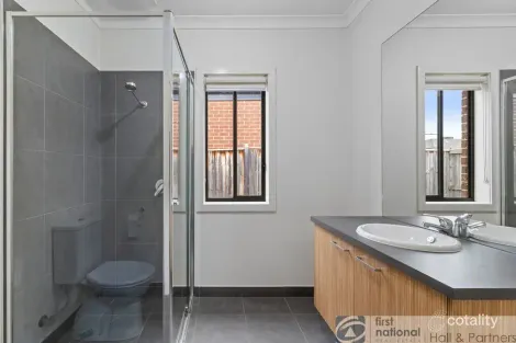 Property photo of 11 Bluebell Way Keysborough VIC 3173