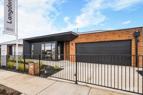Property photo of 42 Gascoyne Circuit Lara VIC 3212