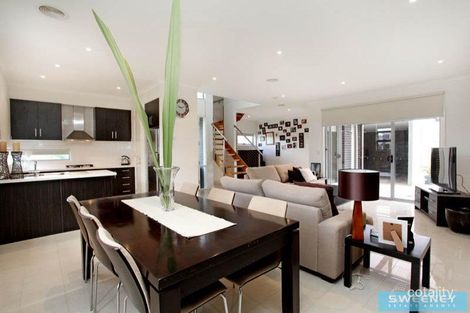 Property photo of 1 Vancluse Lane Caroline Springs VIC 3023