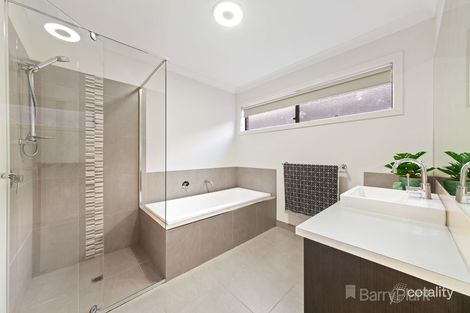 Property photo of 43 Willowtree Drive Pakenham VIC 3810