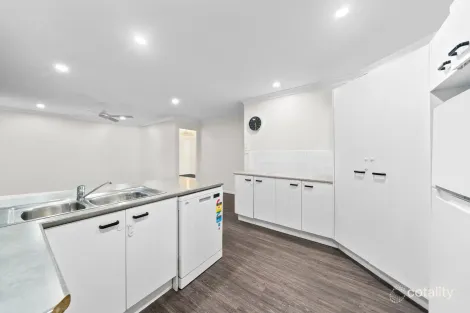 Property photo of 5 Saint James Circuit Heritage Park QLD 4118