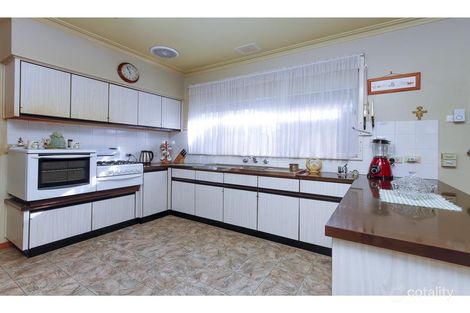 Property photo of 3 Helen Crescent Sale VIC 3850