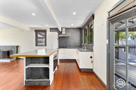 Property photo of 20 Frensham Road Macleod VIC 3085