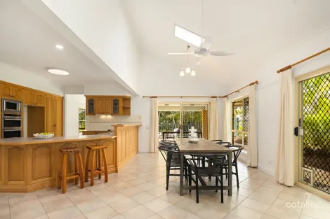 Property photo of 2 Preston Place Brookfield QLD 4069