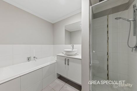 Property photo of 3 Harrison Way Pakenham VIC 3810