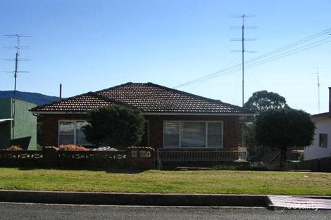 4 Beverley Ave, Unanderra, NSW 2526