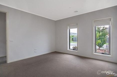 Property photo of 14 Paxton Link Pakenham VIC 3810