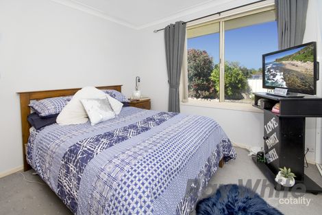 Property photo of 12 Finch Close Cameron Park NSW 2285