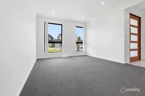 Property photo of 7 Derham Rise Catherine Field NSW 2557