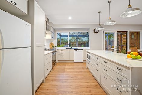 Property photo of 2 Delmuir Close Eltham VIC 3095