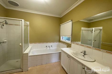 Property photo of 33 Dolphin Crescent Point Cook VIC 3030