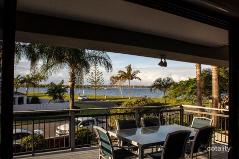 2 Runaway Bay Ave, Runaway Bay, QLD 4216