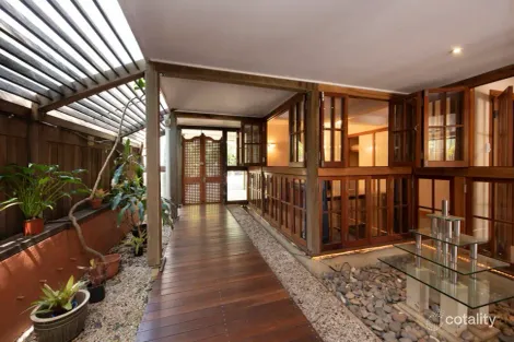 Property photo of 2/6 Usher Street Indooroopilly QLD 4068