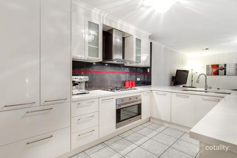 Property photo of 1 Silvertop Court Mill Park VIC 3082