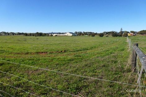 Property photo of 4 Roding Court Deepdale WA 6532