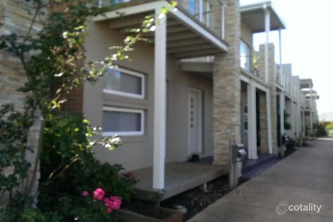 Property photo of 4 Dealbata Lane Pakenham VIC 3810