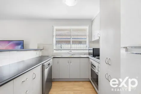 Property photo of 44 Macfarlane Way Andrews Farm SA 5114