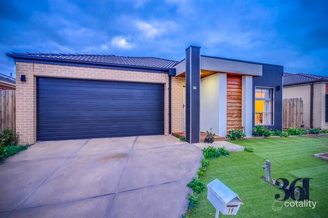 Property photo of 19 Mapleton Boulevard Melton South VIC 3338