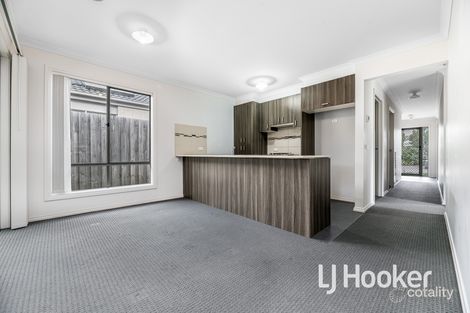 Property photo of 11/30 Sir Thomas Drive Pakenham VIC 3810