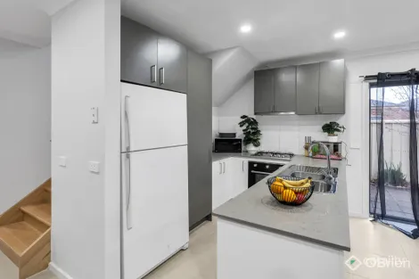 Property photo of 2/13 Fishburn Grove Harkness VIC 3337