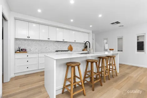 Property photo of 11 Gasnier Loop Boorooma NSW 2650