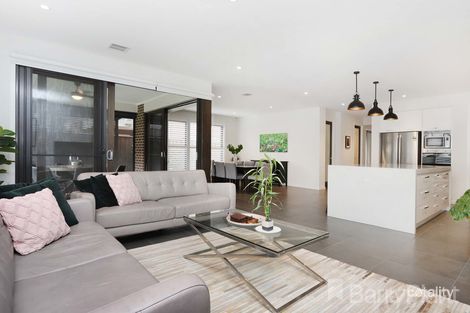 Property photo of 11 Edara Circuit Greenvale VIC 3059