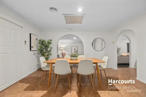 Property photo of 3 Henley Place Melton West VIC 3337