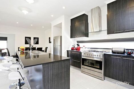 Property photo of 42 Otago Loop Caroline Springs VIC 3023