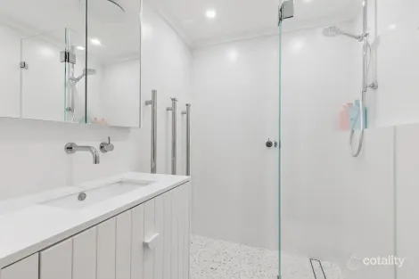 Property photo of 1/15-17 Brookvale Avenue Brookvale NSW 2100