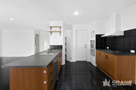 Property photo of 4 Netherton Place Caroline Springs VIC 3023