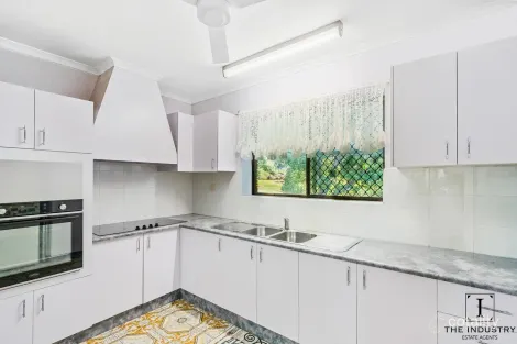 Property photo of 3 Carnation Drive Mooroobool QLD 4870