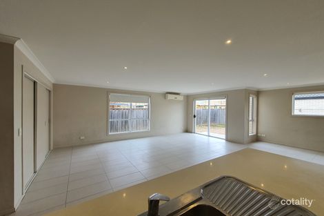 Property photo of 44 Lilyturf Drive Tarneit VIC 3029