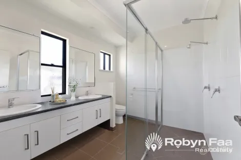 Property photo of 18 Maryvale Circuit Beaconsfield QLD 4740