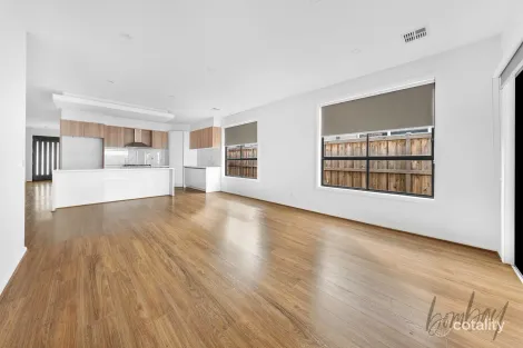 Property photo of 10 Valetta Street Mickleham VIC 3064
