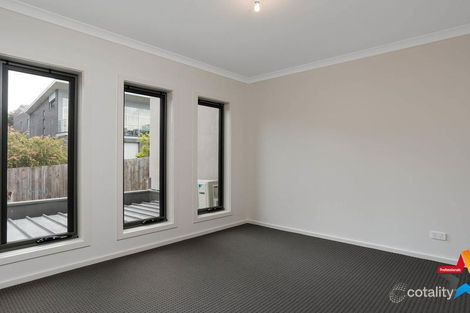 Property photo of 2 Toby Place Mooroolbark VIC 3138