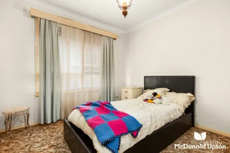 Property photo of 15 Kitson Crescent Airport West VIC 3042