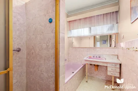 Property photo of 15 Kitson Crescent Airport West VIC 3042