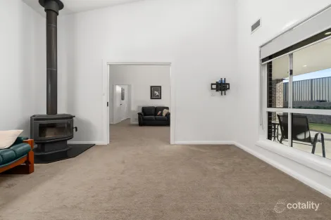 Property photo of 62 Stevenson Way Orange NSW 2800