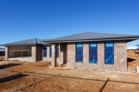 Property photo of 50 Lingiari Drive Lloyd NSW 2650