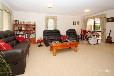 Property photo of 9 Veronica Crescent Mill Park VIC 3082