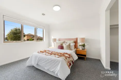 Property photo of 33 Levenia Street St Albans VIC 3021